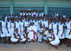 Gruppenbild mit Absolventen der St. Catherine Senior High School