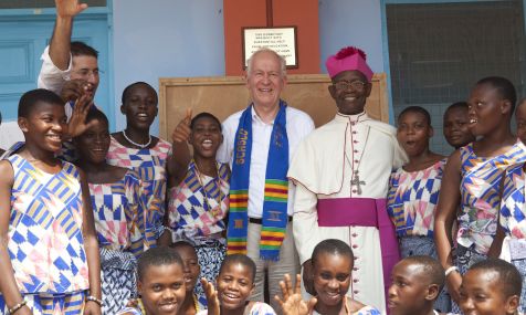 Gunter Henn bei der Einweihung der St. Catherine Senior High School
